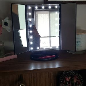 Tri-fold Makeup Vanity mirror